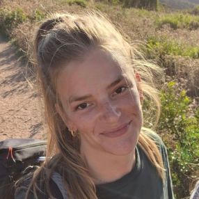 Olivia, Babysitter à Wezembeek-Oppem