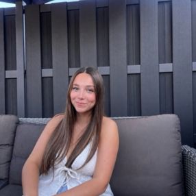 Manon, Babysitter à Anthisnes