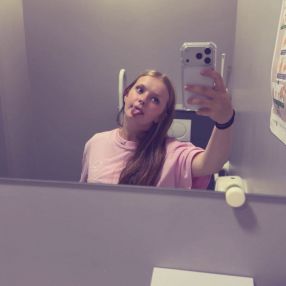 Luna Van den Berghe, Babysit in Gistel