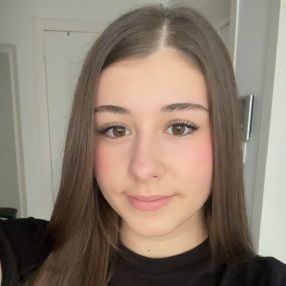 Lea, Babysitter à Quaregnon