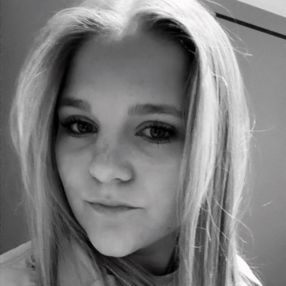 Iluna, Babysitter à Kortessem