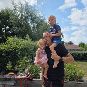 Tom, Gezin in Izegem