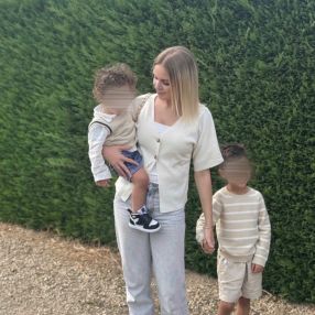 Yara, Babysitter à Peer