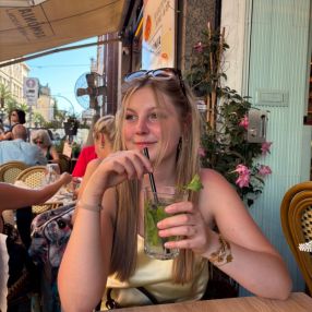 Laura, Babysitter à Boutersem