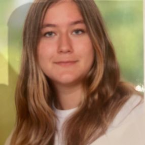 Emelyne, Babysitter à Esneux