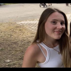 Noémie, Babysitter à Étalle