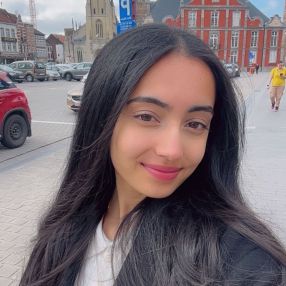 Harleen, Babysitter in Sint-Truiden
