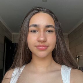 Victoria, Babysitter à Quaregnon
