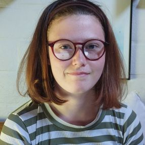 Lydia, Babysitter à Hastière