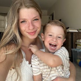 Chloé, Gezin in Nazareth-De Pinte
