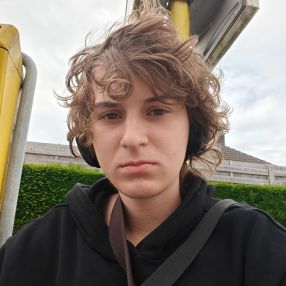 Lucas, Babysitter in Herent