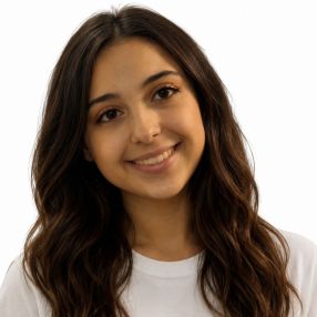 Nora, Babysitter à Quaregnon