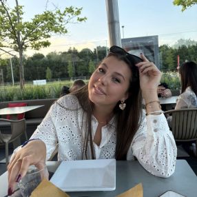 Chiara, Babysitter in Bilzen