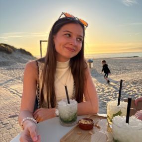 Leyla, Babysitter à Hooglede