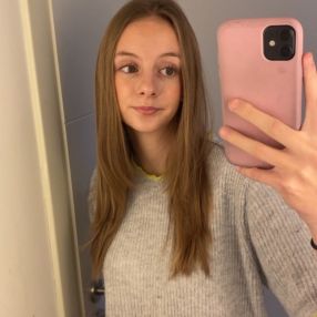 Sine, Babysitter à Stekene
