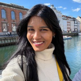 Priya, Babysit in Court-Saint-Étienne