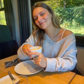 Lara, Babysit in Seneffe