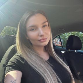 Karin, Babysitter à Arendonk