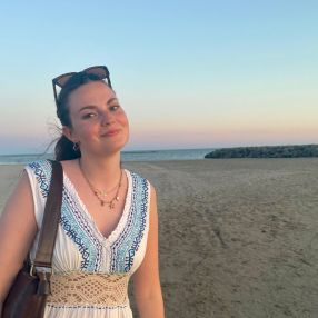 Oona, Babysitter in Gent