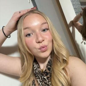 Clémence, Babysitter à Libramont-Chevigny
