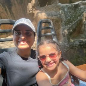 Soniya, Babysitter à Courcelles