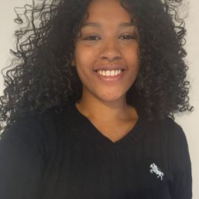 Mounyat, Babysitter in Brussel