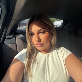 Dilay, Babysitter à Lier
