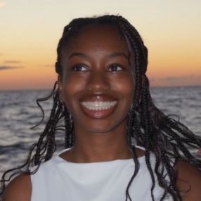 Ivoire, Babysitter à Bergen