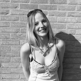 Femke, Babysitter à Genk