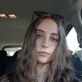 Naomi, Babysitter à Damme