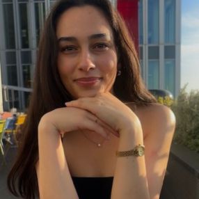 Samara, Babysitter à Wevelgem