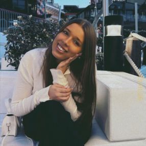 Maelle, Babysitter à Namen