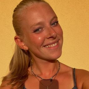 Jade, Babysitter à Profondeville
