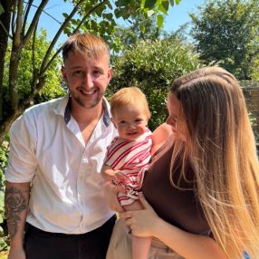 Alya, Gezin in Eeklo