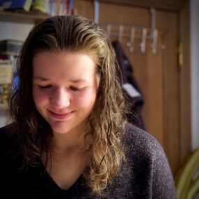 Chloé, Babysitter à Binche