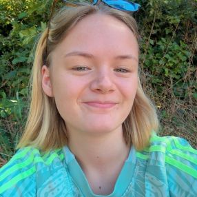 Isaure, Babysit in Welkenraat