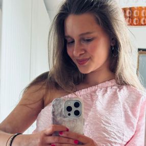 Charlotte, Babysit in Geetbets