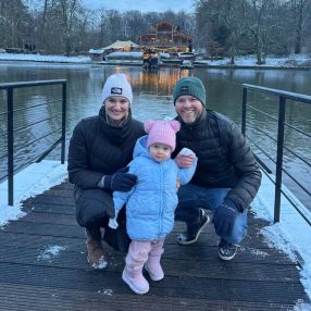 Alexandra, Gezin in Brussel