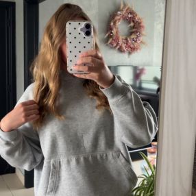 Sloann, Babysitter à Komen-Waasten