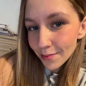 Victoria, Babysitter à Morlanwelz
