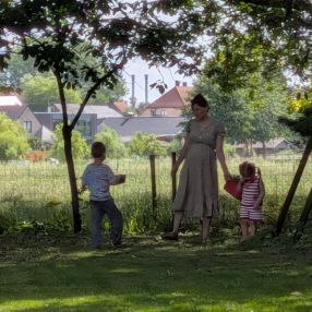 Esther, Gezin in Evergem