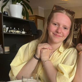 Lore, Babysit in Veurne