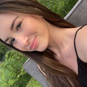 Emily, Babysitter à Fontaine-l'Évêque