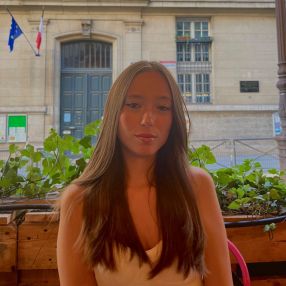Sydney, Babysitter à Antwerpen