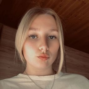 Louise, Babysitter à Wervik