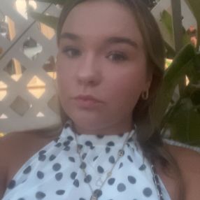 Emeline, Babysitter à Celles