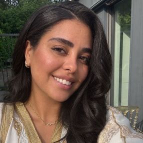 Mounia, Babysitter in Tubeke