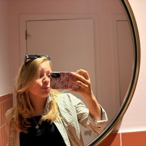 Estèe, Babysitter in Boechout