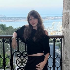 Selin, Babysitter in Zele