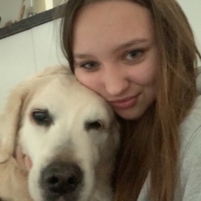 Nina, Babysit in Meise